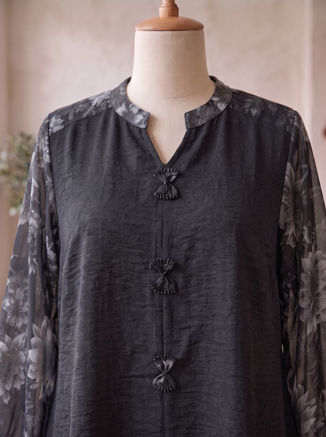 Noir Floral Sleeve Kurti 3